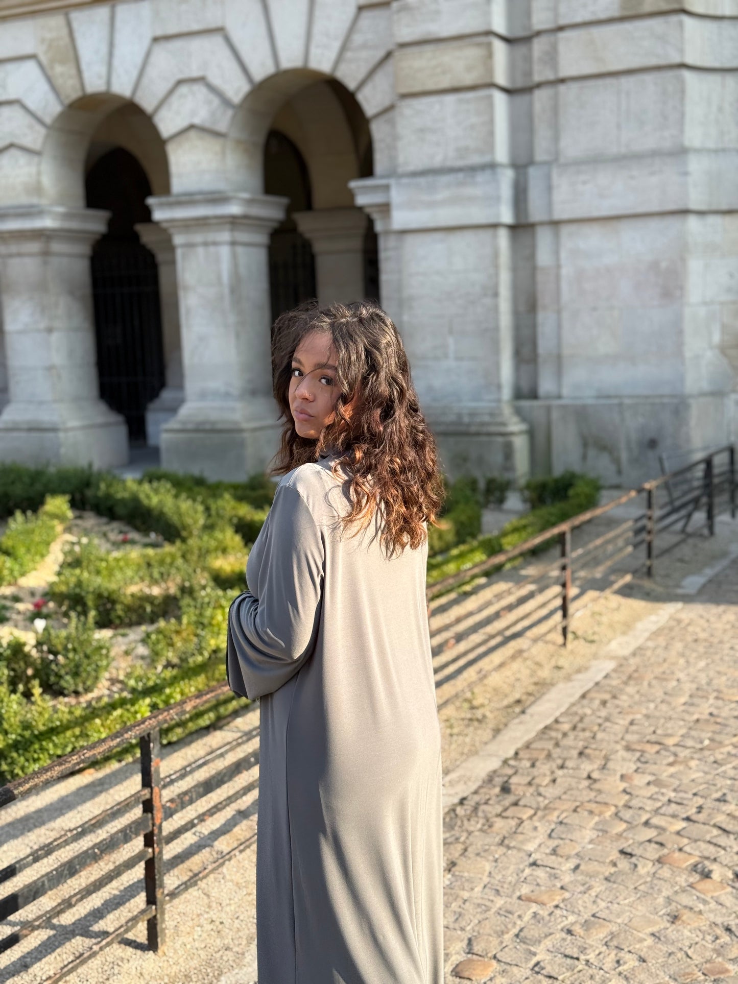 Abaya RHM - élégance grisée